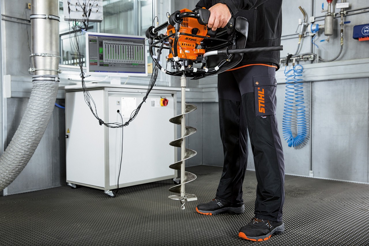 Urządzenie STIHL jest testowane pod kątem obciążenia drganiami 