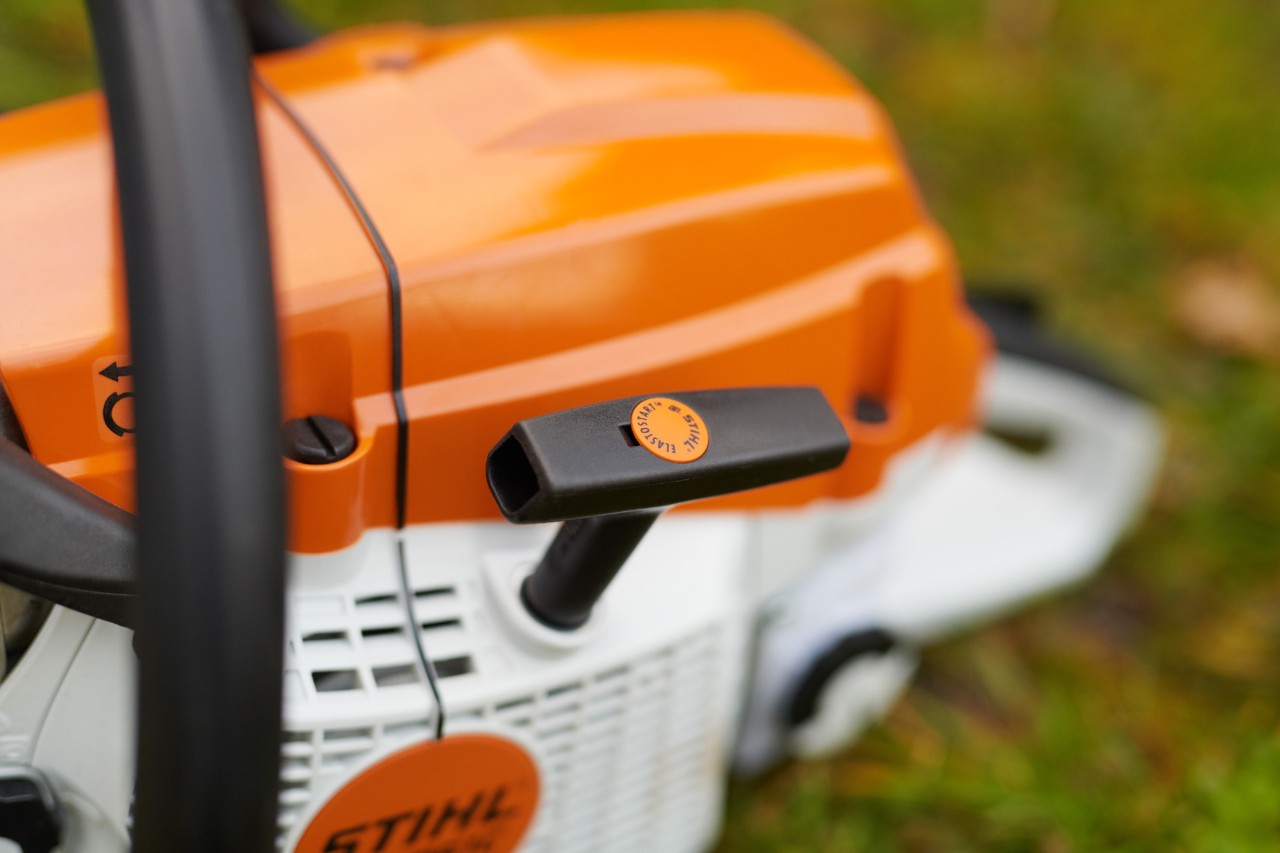 Uchwyt linki rozrusznika benzynowej pilarki łańcuchowej STIHL MS 261 C-M z M-Tronic i ElastoStart