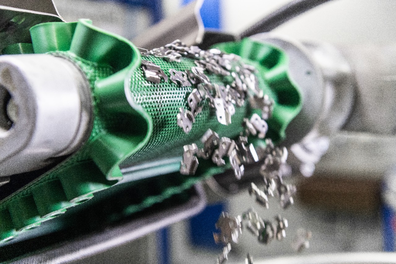 Proces szlifowania elementów piły łańcuchowej STIHL